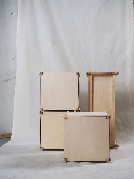 The boxes emphasizes architecture’s capacity to “hold” and “relay” and “care” adjusting its emerging form to the conditions of a given content, rather than unfolding from predefined or imposed ‘shapes’.